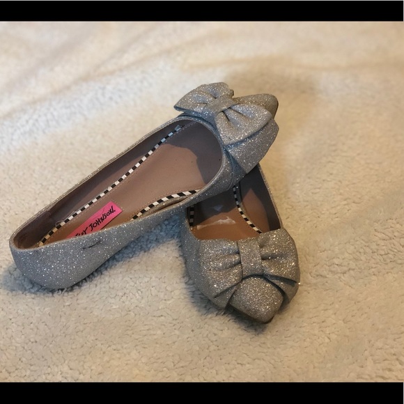 SHOES - Picture 3 of 3